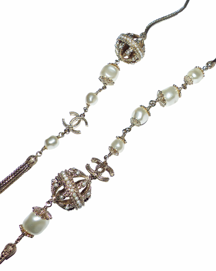 LOT Collier Perles Et Sautoir Avec Gourmette Et Breloques - Occasion, Très Bon état